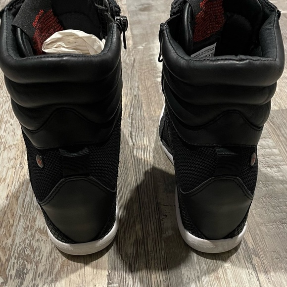 Reebook leather ankle sneaker.size 6 - Picture 3 of 6